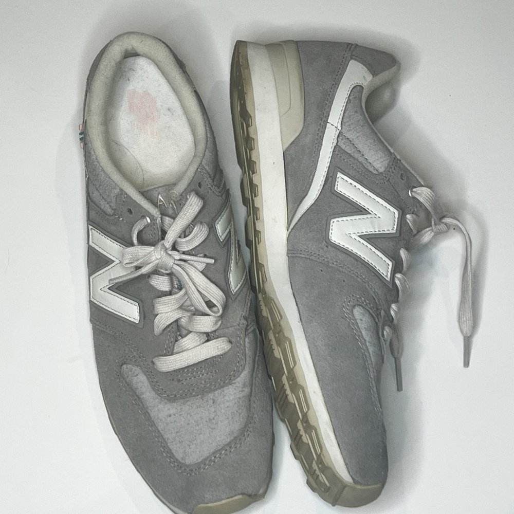Stylish Light Gray New Balance Sneaker Shoes - Perfect for Casual Chic!